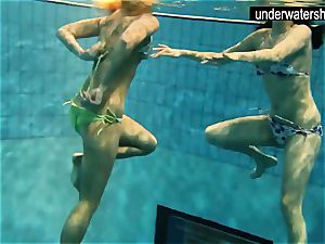 two jaw-dropping amateurs demonstrating their figures off under water